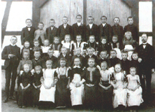 Schulfoto mit Holtruper Tracht