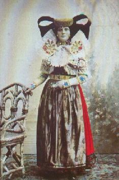 Frauentracht aus dem Raum B&uuml;ckeburg Anfang des 20. Jhdrt.